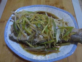 清蒸鲈鱼的做法步骤:10