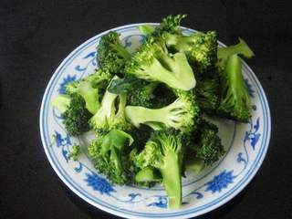 西蓝花炒虾仁的做法步骤:5