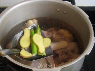 草菇炖鸡的做法步骤:5