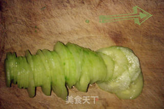 黄瓜鸡蛋饺子的做法步骤:2
