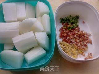 家常萝卜焖鱼丸的做法步骤:2