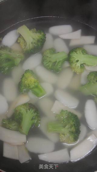 彩蔬炖年糕的做法步骤:3