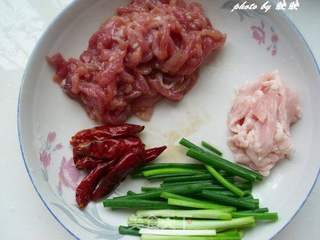 沙茶土豆丝炒肉的做法步骤:2