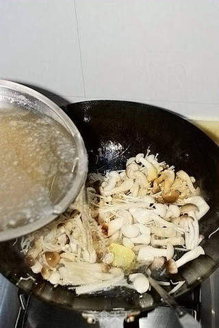 鲜浓菌茹汤的做法步骤:5