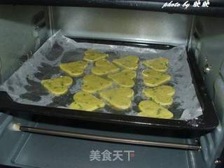 芝麻葱香爱心饼干的做法步骤:13