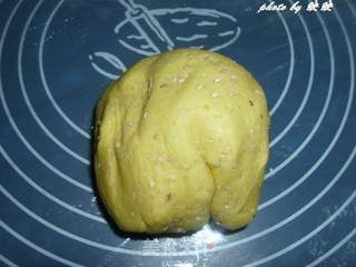 可爱小骨芝麻饼的做法步骤:12