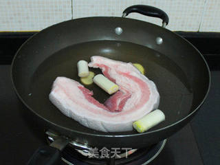 山楂红烧肉的做法步骤:3
