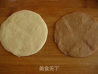 不一样的花卷------双色猪蹄花卷的做法步骤:4
