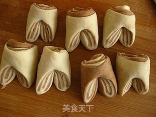 不一样的花卷------双色猪蹄花卷的做法步骤:12