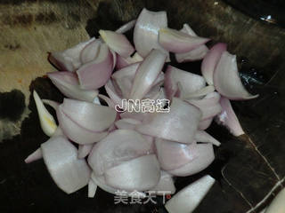 洋葱榨菜丝炒蘑菇的做法步骤:3