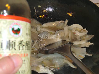 洋葱榨菜丝炒蘑菇的做法步骤:7