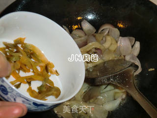 洋葱榨菜丝炒蘑菇的做法步骤:9