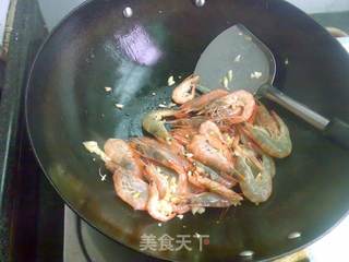 蒜茸牛油煎虾的做法步骤:5