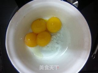 香橙果肉蛋糕卷的做法步骤:2