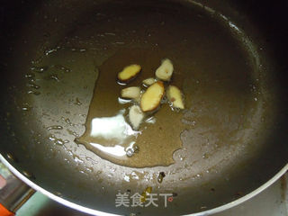 把爱带回家----【香菇片炒西芹丝】的做法步骤:3