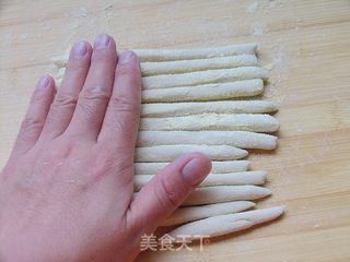 面食基础篇——教你巧做大小螺旋面的做法步骤:4