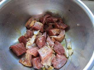 馓子煨牛肉的做法步骤：3