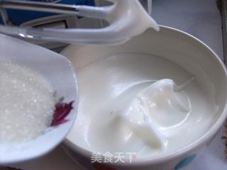 优比特酸奶发酵粉试用报告——玫瑰酸奶戚风的做法步骤:8