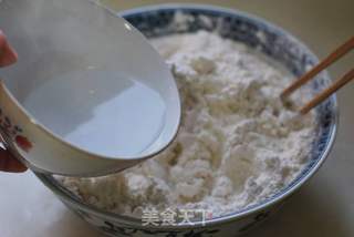 酸香适口、开胃解腻的【酸菜盒子】的做法步骤:2