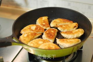 酸香适口、开胃解腻的【酸菜盒子】的做法步骤:22