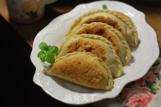 酸香适口、开胃解腻的【酸菜盒子】的做法步骤:23
