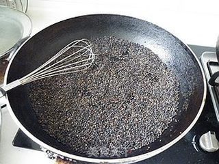 佐餐必备---黑芝麻盐的做法步骤:3