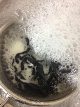 蒜辣花蛤意式黑珍珠面(黑珍珠面,花蛤系列之一)【传统的意式面】新鲜尝的做法步骤:20
