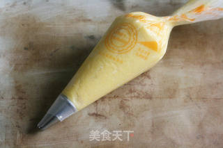简单酥香的蛋黄曲奇的做法步骤:2