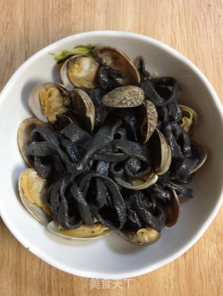 蒜辣花蛤意式黑珍珠面(黑珍珠面,花蛤系列之一)【传统的意式面】新鲜尝的做法步骤:27