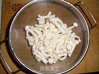 宝塔炒虾球的做法步骤：3