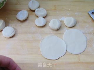 做好吃好看又不一般的饺子——豆浆芹香鸡蛋水饺的做法步骤:12