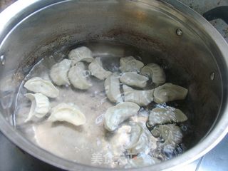 做好吃好看又不一般的饺子——豆浆芹香鸡蛋水饺的做法步骤:17