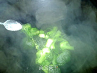 【加拿大野生北极虾】;西兰花北极虾的做法步骤:5