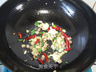 平菇烧鲶鱼的做法步骤:8
