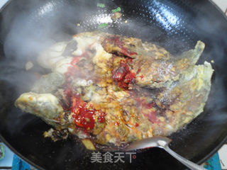 平菇烧鲶鱼的做法步骤:9
