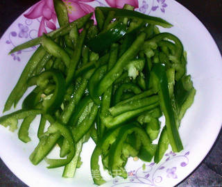 青椒榨菜丝炒鸡蛋的做法步骤:4