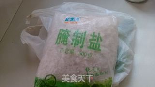 电饭锅盐焗鸡的做法步骤:2