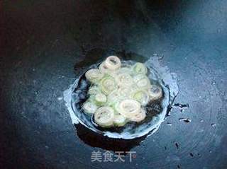 辅助降压小菜——胡萝卜炒木耳的做法步骤:3