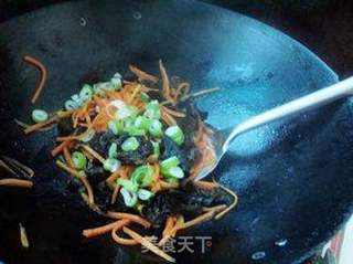 辅助降压小菜——胡萝卜炒木耳的做法步骤:7