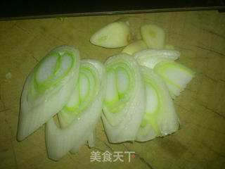 木耳油菜炒丸子的做法步骤:2