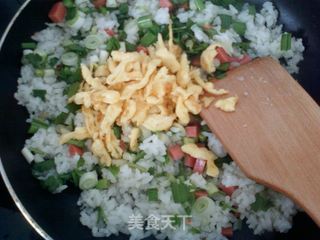 青蒜火腿蛋炒饭的做法步骤:12