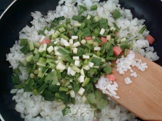 青蒜火腿蛋炒饭的做法步骤:11