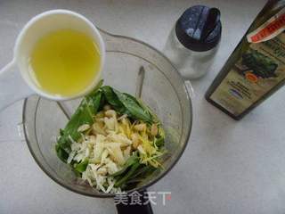 清新浓郁---自制意大利青酱Pesto的做法步骤:3