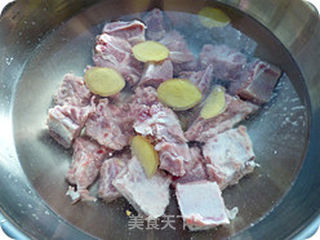 番茄土豆炖排骨的做法步骤:2