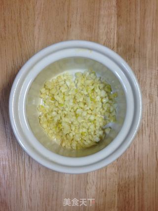 蒜香炒饭(炒饭系列之一)【传统的炒饭】新鲜尝的做法步骤:2