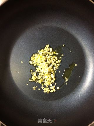 蒜香炒饭(炒饭系列之一)【传统的炒饭】新鲜尝的做法步骤:6