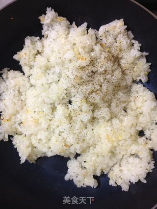 蒜香炒饭(炒饭系列之一)【传统的炒饭】新鲜尝的做法步骤:11