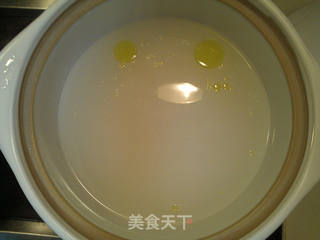 减肥餐之 香菇鸡肉煲仔饭的做法步骤:5