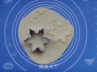 冬之精灵---翻糖雪花饼干的做法步骤:5