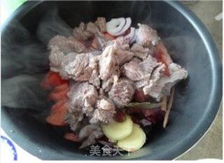 几个要点做出汤汁红亮味道浓郁的——番茄牛肉的做法步骤:7